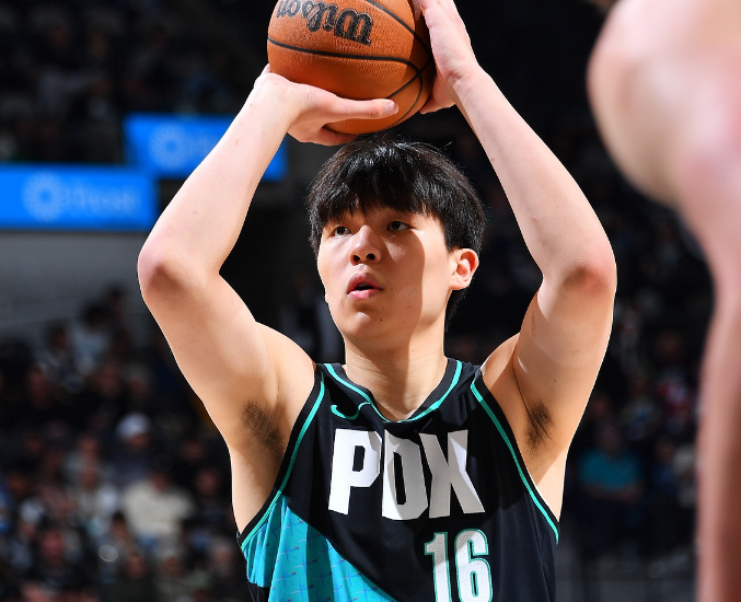 华体会团队-杨瀚森0+1+1！开拓者狂输老鹰34分 库明加20+7加盟全胜